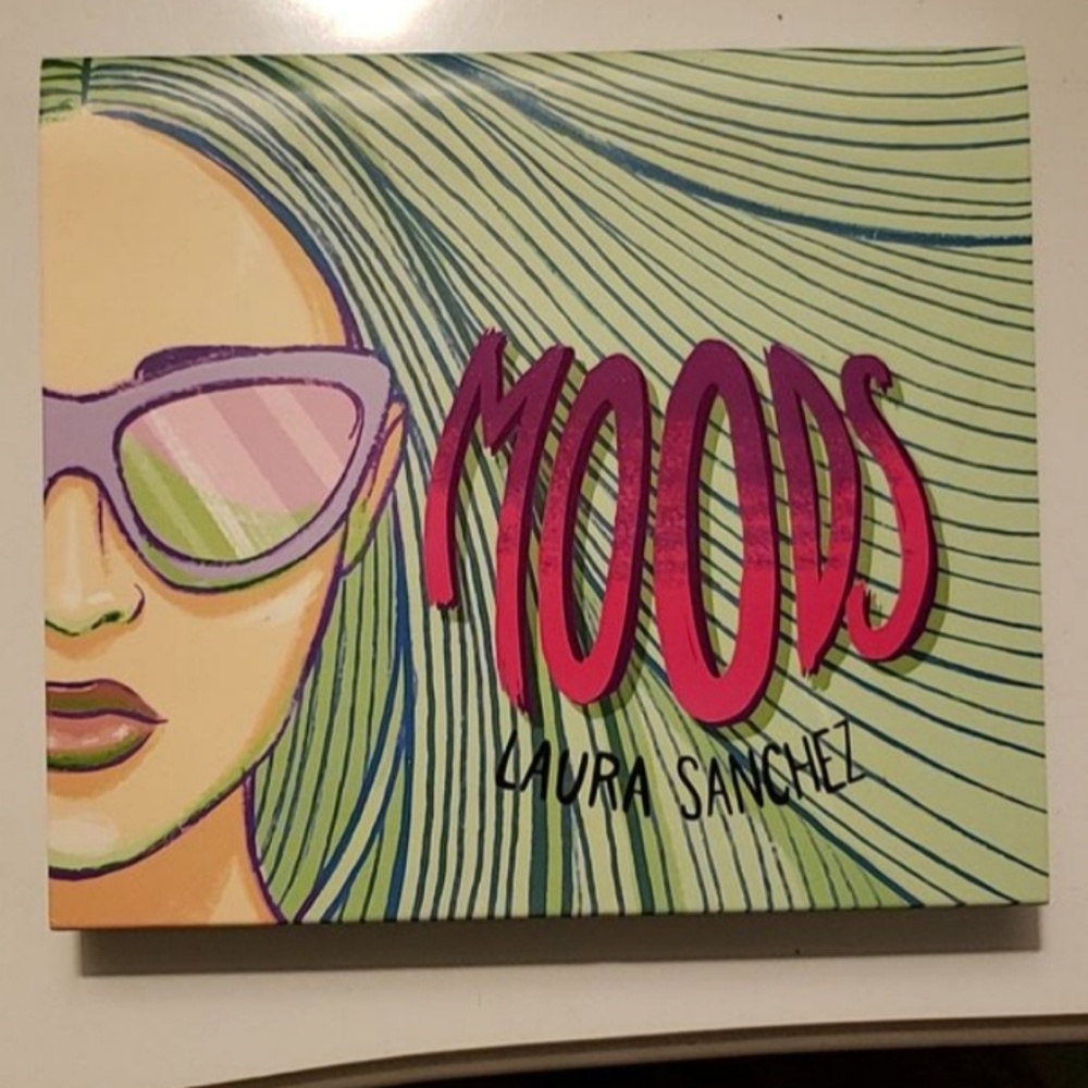 Laura Sanchez makeup moods palette